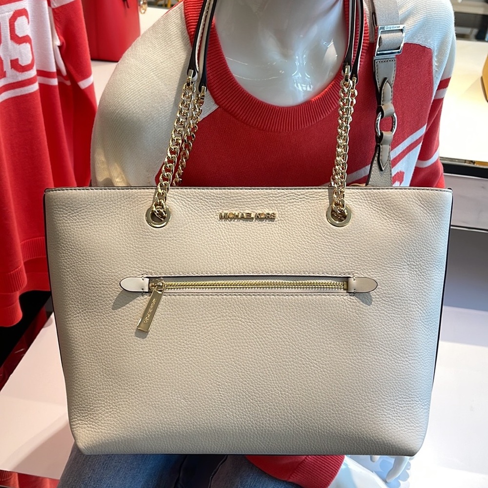 MICHAEL KORS
Jet Set Medium Front Zip Pebbled Leather Chain Tote Bag
Light Cream - Picture 4 of 16
